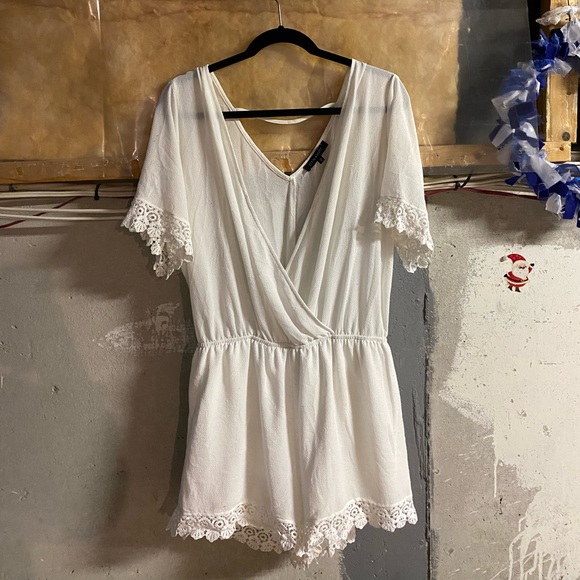 Dynamite White Romper - Picture 1 of 1